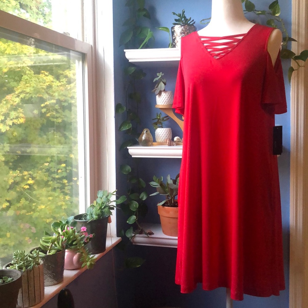 🌺NWT Petite Red cold shoulder dress w/ pockets🌺